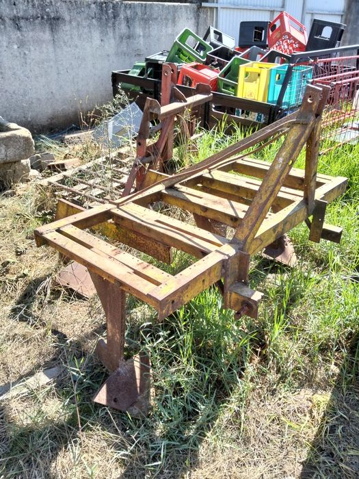Vende se arado para trator
