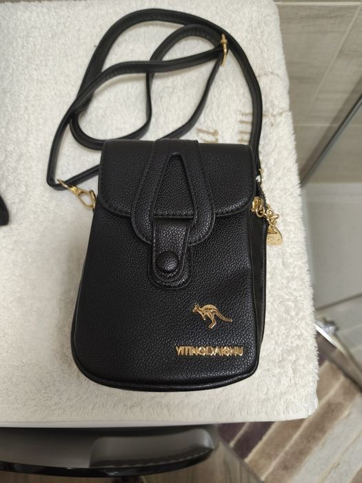 Czarna torebka z eko skory na telefon i nie tylko