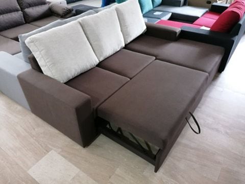 Chaise longue com cama e arrumação