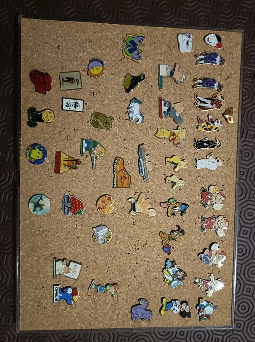 Pins de coleção de diversos temas
