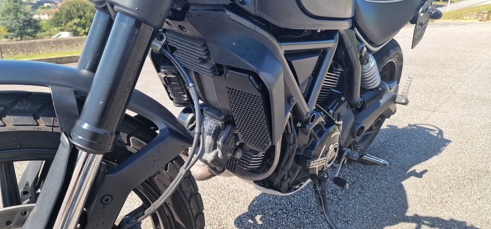 Ducati Scrambler 800 Icon Dark