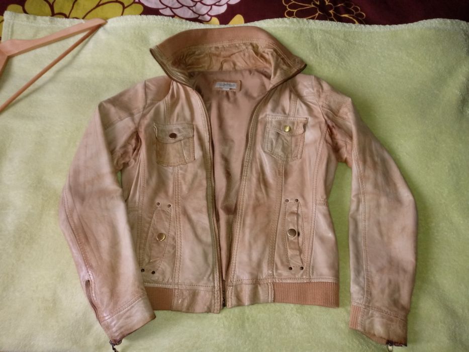 Lekka kurtka skórzana ze skóry naturalnej Bershka rozmiar L