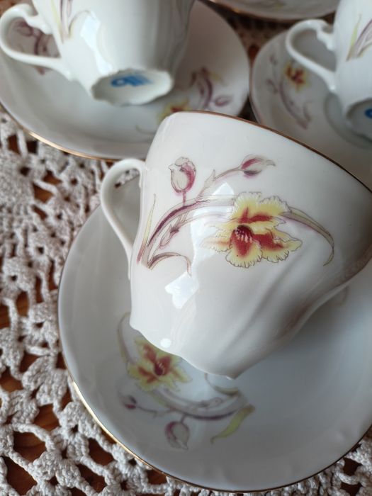 Zestaw 4 filiżanek i spodków