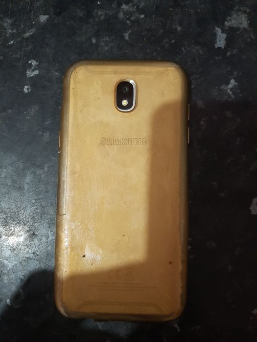Vendo telemóvel Samsung galaxy j5 2017 para peças ou quem saiba arranj