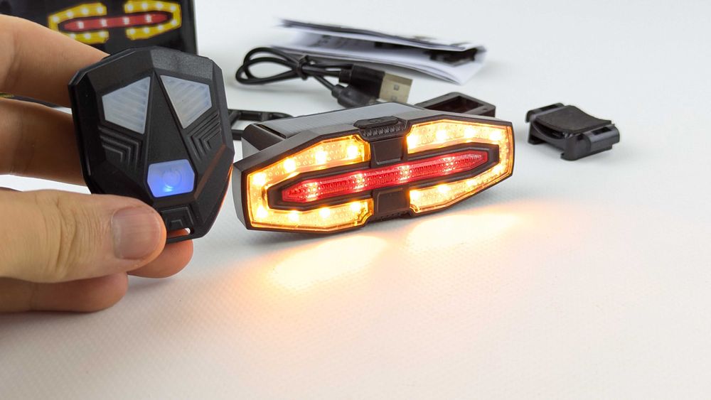 Безпровідний стоп-сигнал з поворотниками на пульті для велосипеда само