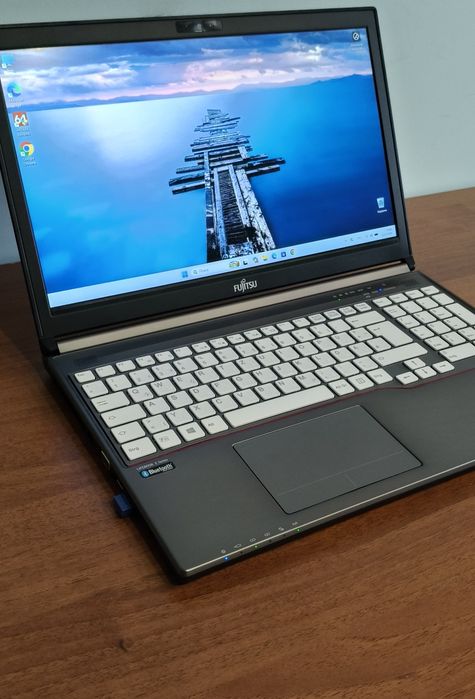 Fujitsu E756 "15.6" Intel Core i3, ОЗУ-8гб-DDR4, SSD-240gb