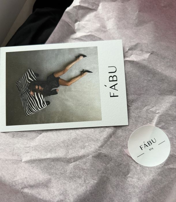 Чорна вечірня сукня