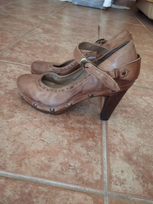 Sapatos camel tamanho 37