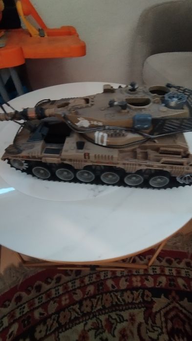 Zabawka czołg z czasu PRL