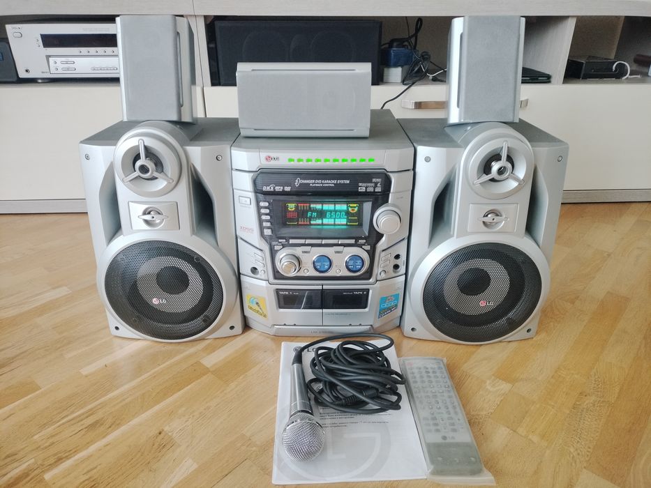 DVD музичний центр-караоке LG LM-K5530
Відмінний стан,чистий обємний з