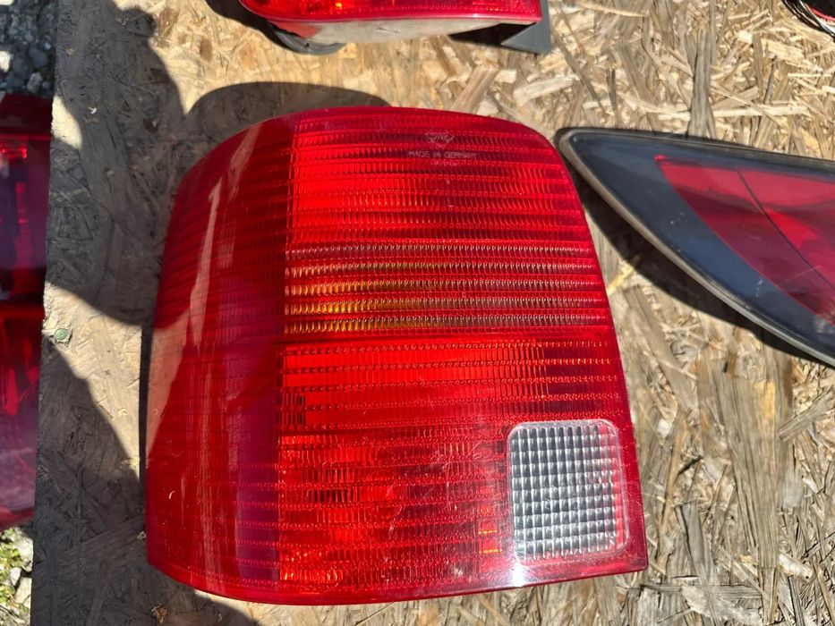 PASSAT B5 KOMBI LAMPA TYL LEWA