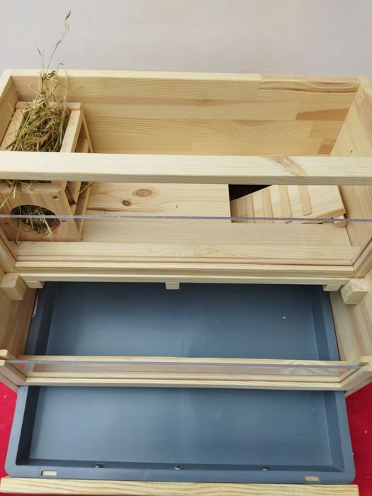 Клітка-стелаж для морських свинок.