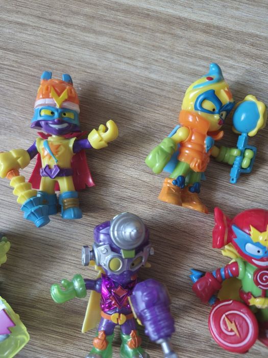 Kazoom Kids 5szt +Złote figurki Super Zings 6szt