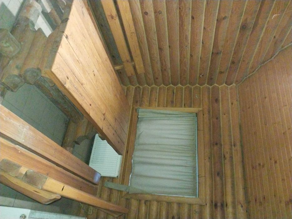 Дерев'яна баня зі зрубу розміром 5,6 м * 5,6 м