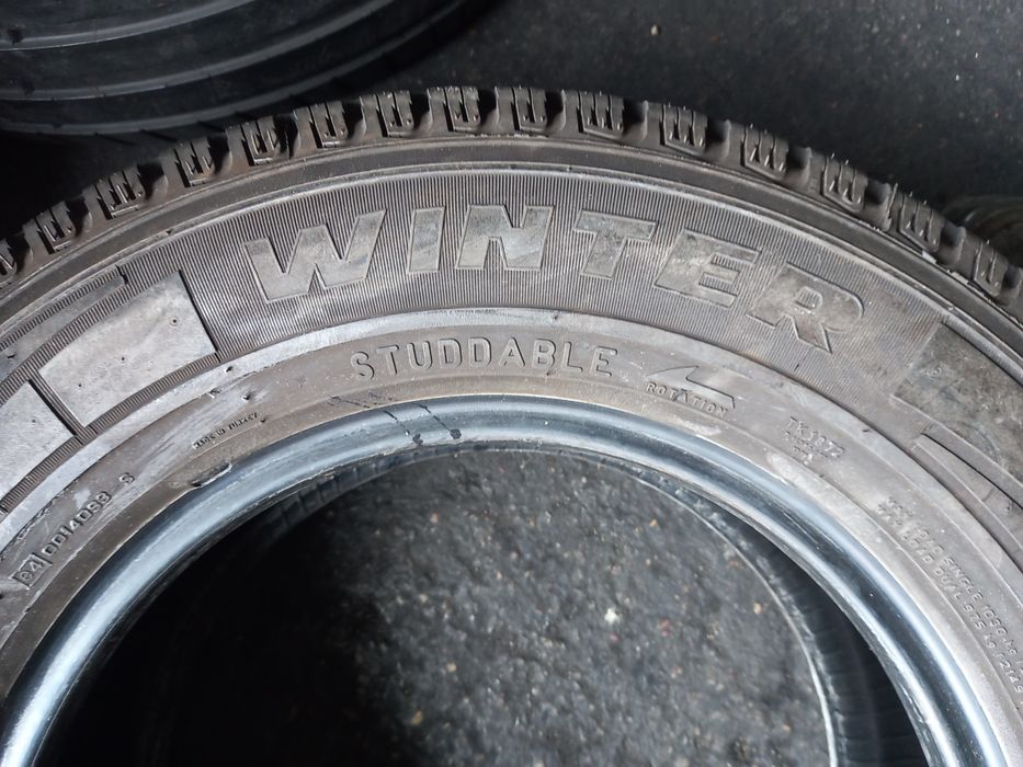 Opony używane 215/70/15c pirelli 2x6 mm