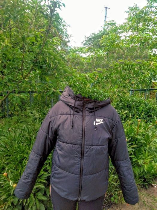 Срочно продам куртку nike черная