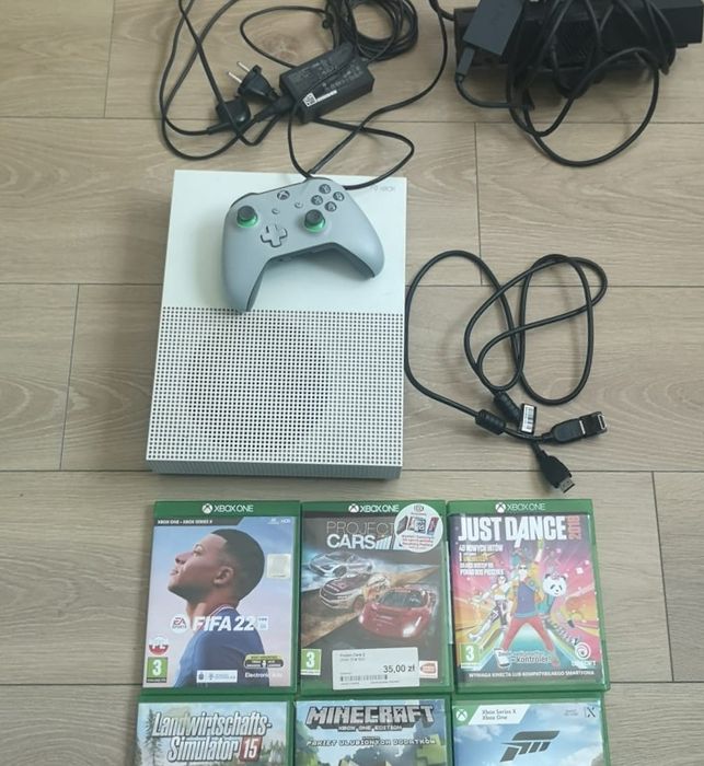 Xbox One S 500 GB + Kinect  + gry