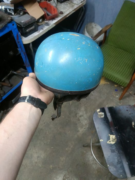 Stary PRL  kask  orzeszek  wyprzedaż garażowa kolekcji