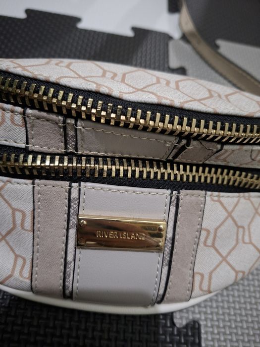 Sprzedam nerkę lub jako torba przez ramię.