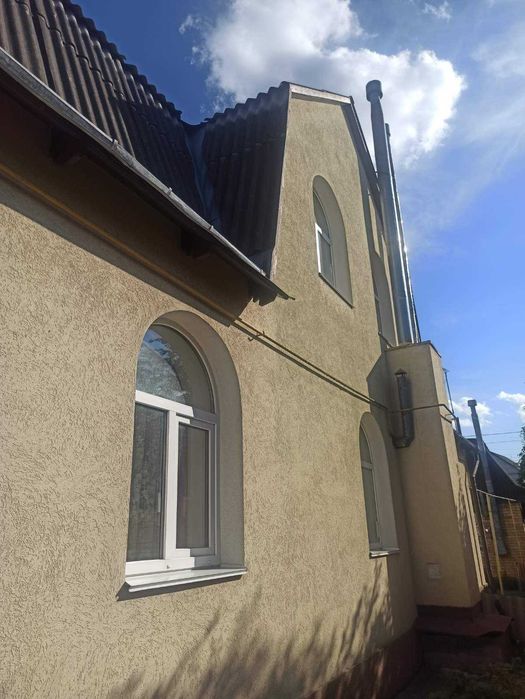 Продаж 147м будинку+будиночок для батьків з газовим опаленням.