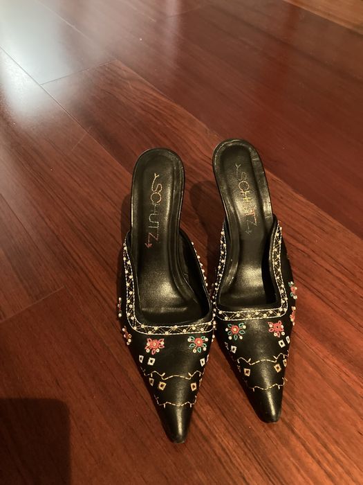 Mules em pele preto como novas.