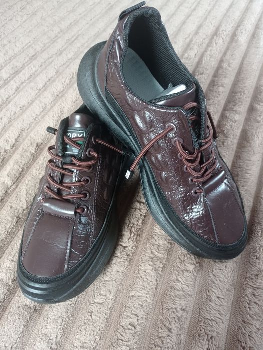 Кросівки 39 розмір.