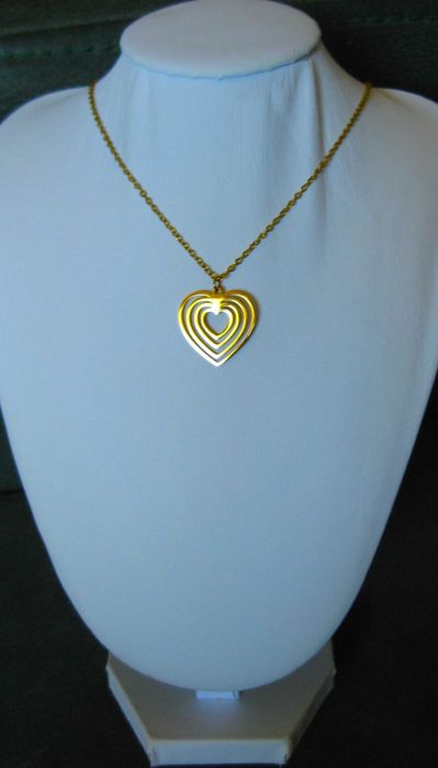 Colar Aço Dourado c/ Coração Triplo NOVO