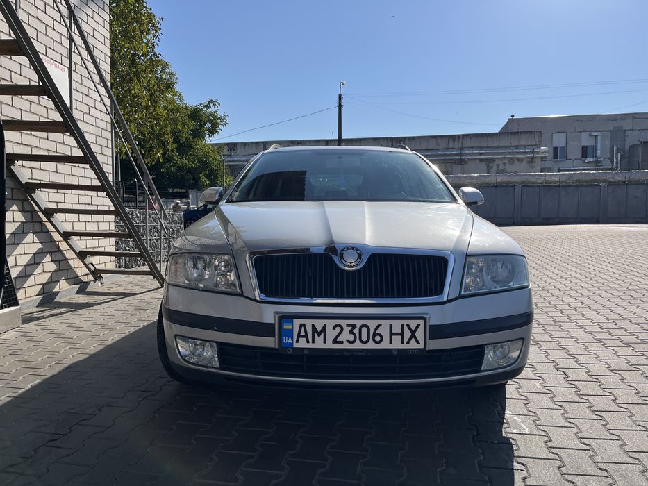 Авто skoda 1.6 бензин