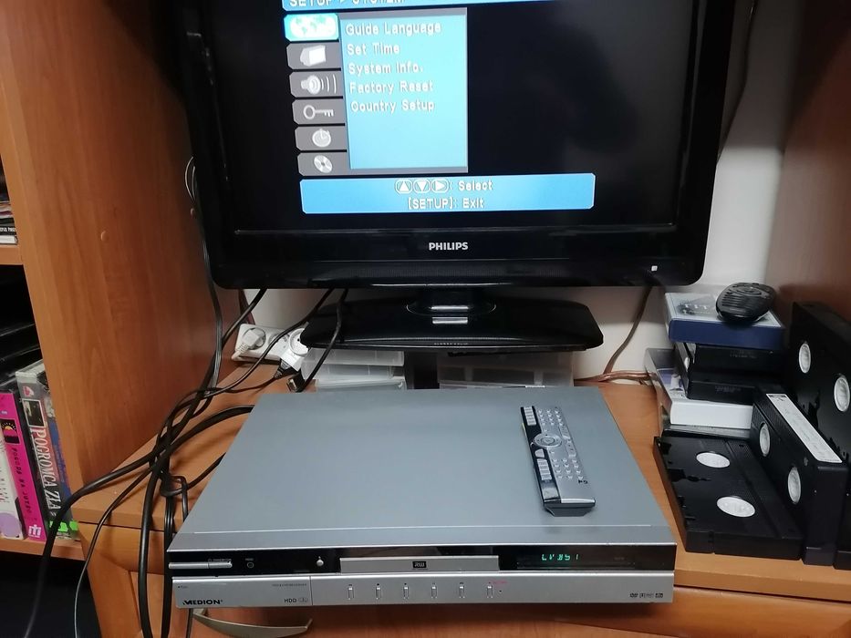 Nagrywarka Medion MD 41283 HDD 80 GB ,  pilot