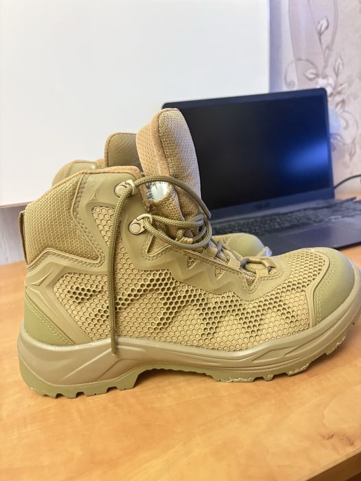 Берцы обуты один раз