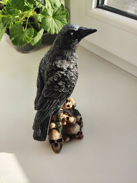Продам. Статуэтка ворона