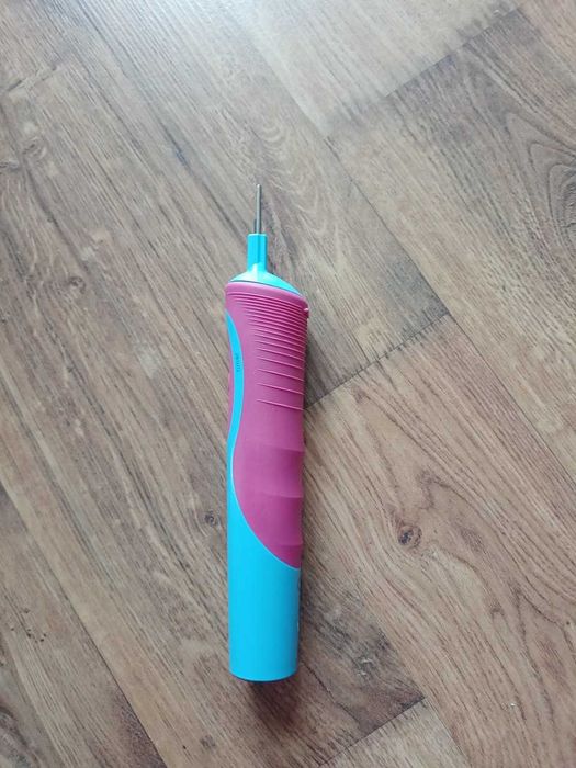 Oral-B szczoteczka elektryczna dla dzieci+ładowarka+4 końcówki