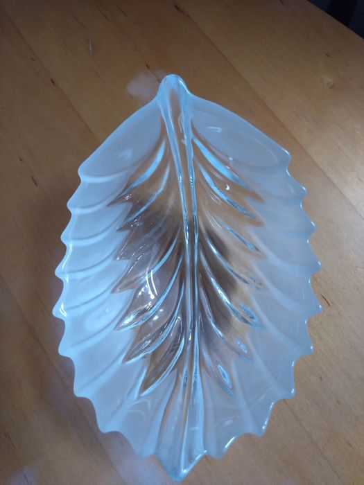 Salaterka w ksztalcie liścia