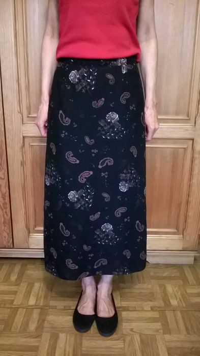 spódnica czarna we wzory