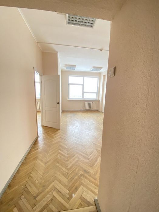 Оренда офісу на вул. Євгенія Сверстюка,23 на 33,6 м²