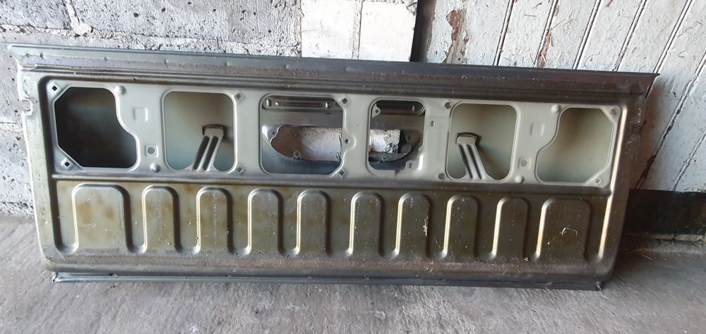 Burta/Klapa Toyota Hilux