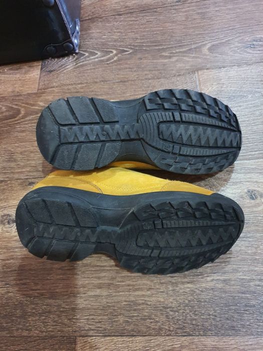 Удобні, практичні жіночі кросівки.