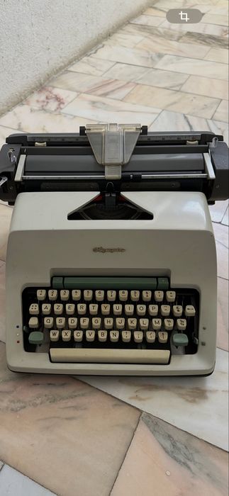 Maquina escrever olympia monica anos 60/70