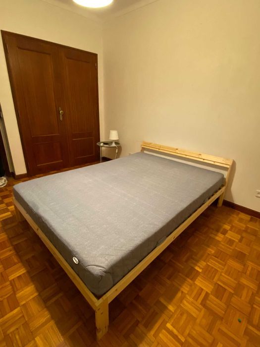 Cama de casal IKEA 140x200 cm