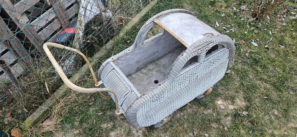 Wózek dziecięcy zabytkowy PRL Retro wiklinowy