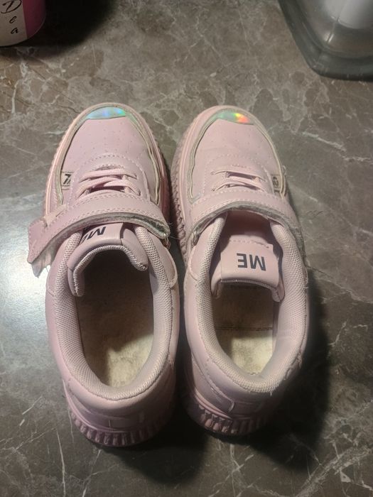 Кроссовки девочке