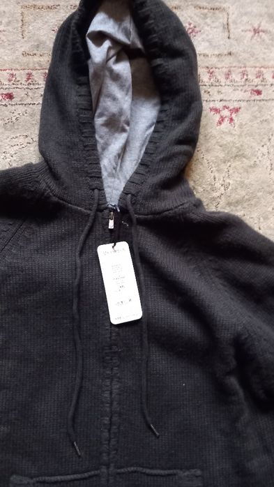Sweter-bluza z kapturem