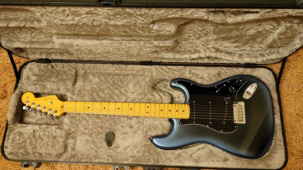 FENDER American Professional II.    PEREŁKA