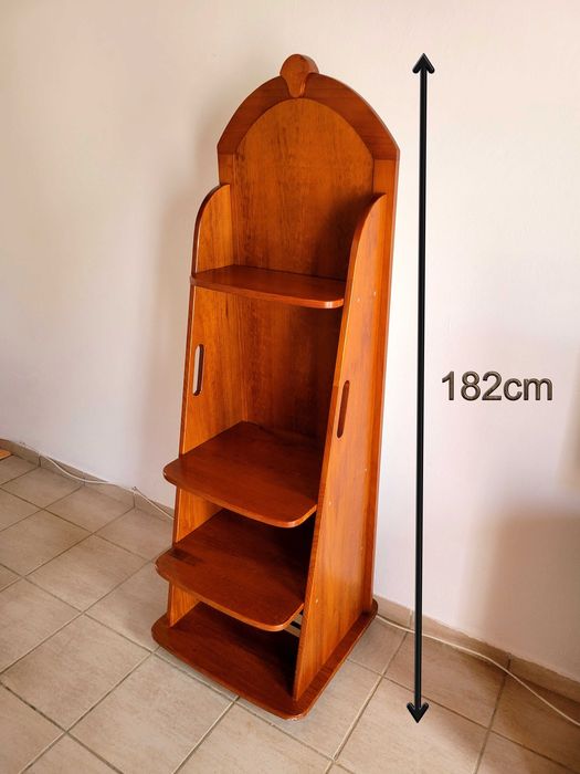 Móvel com espelho grande com 3 compartimentos atrás em madeira maciça