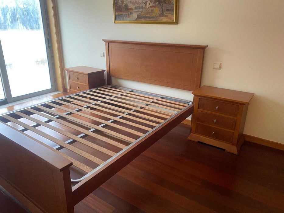 Vendo mobília de quarto em faia, moderna, elegante, como nova.