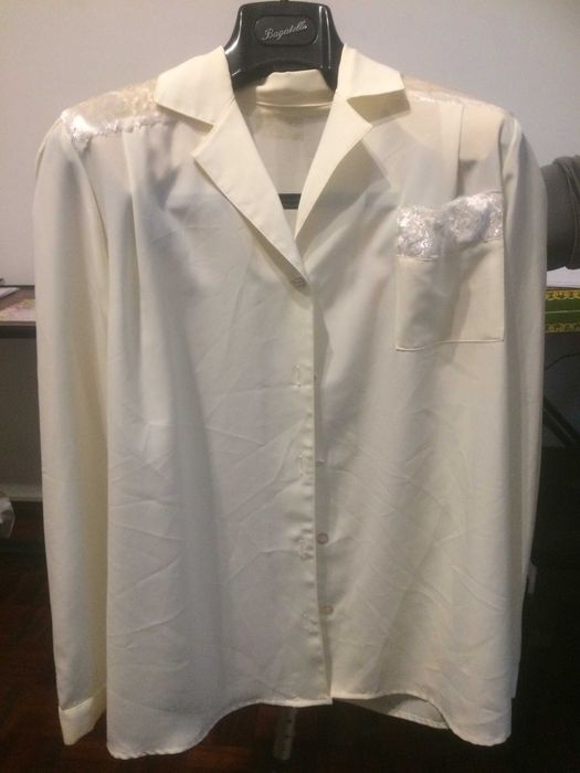 Camiseiro de mulher.