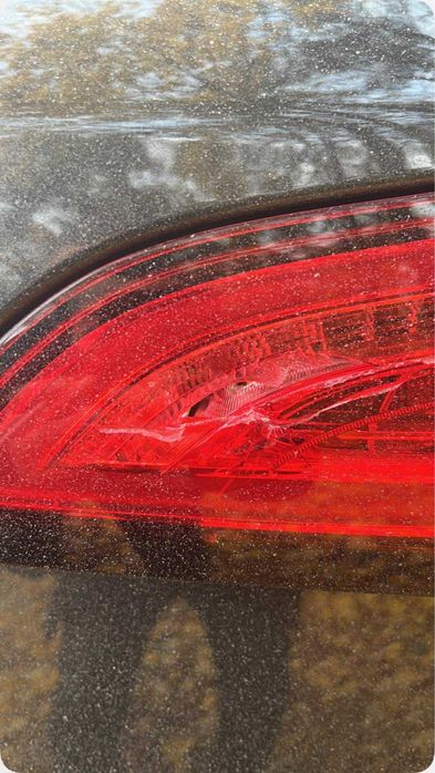 Lampa tylna prawa Audi q5 R8 2.0 Tdi, oryginalna - stluczony klosz