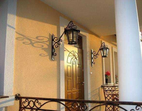 Lampy ogrodowe kute kinkiety wiszące  zewnętrzne dla  domu i ogrodu