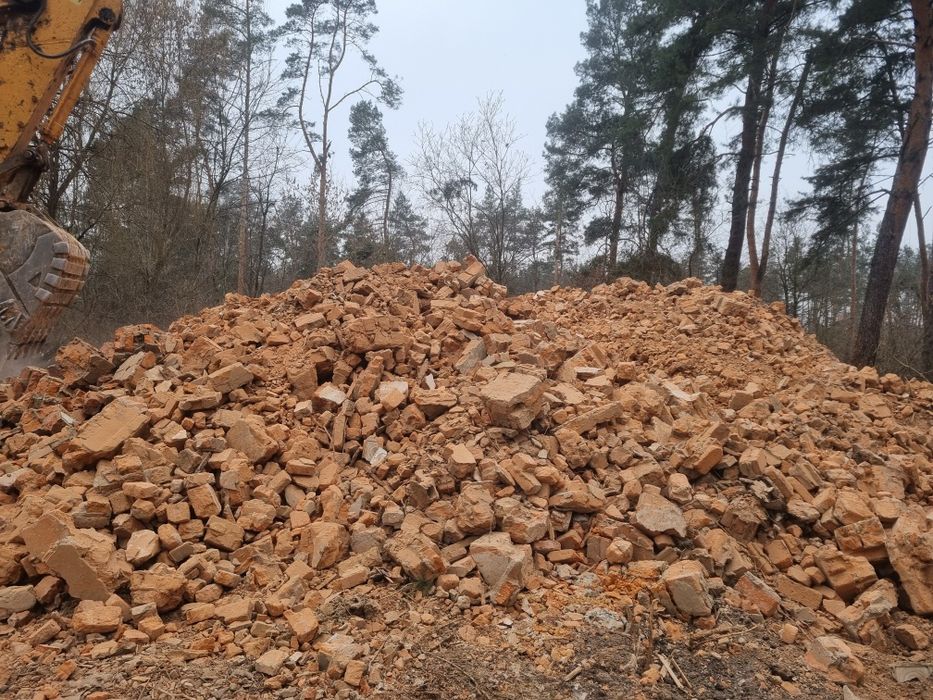 Відгружаємо бій цегли