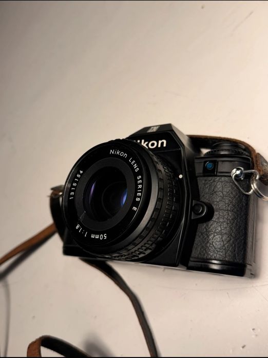 Máquina analógica Nikon EM - filme 35mm